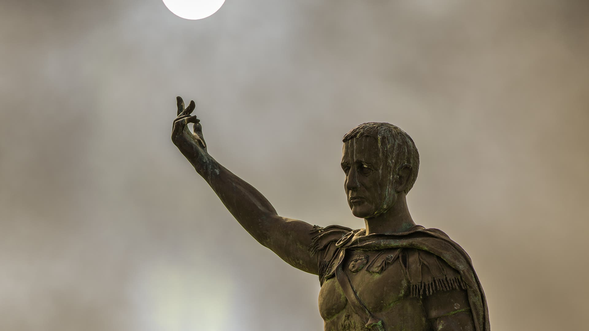 Sun Eclipse and the Imperator Traiano Spektrum der Wissenschaft